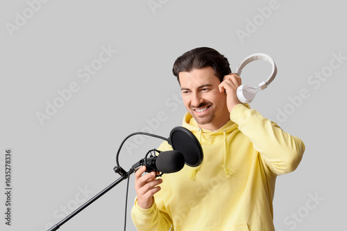 Male radio presenter with h...