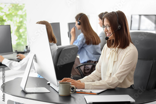 Female technical support ag...