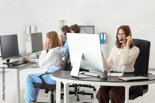 Female technical support ag...