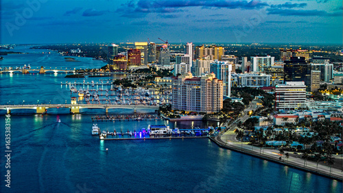 Fototapeta Naklejka Na Ścianę i Meble -  aerial view of downtown West Palm Beach