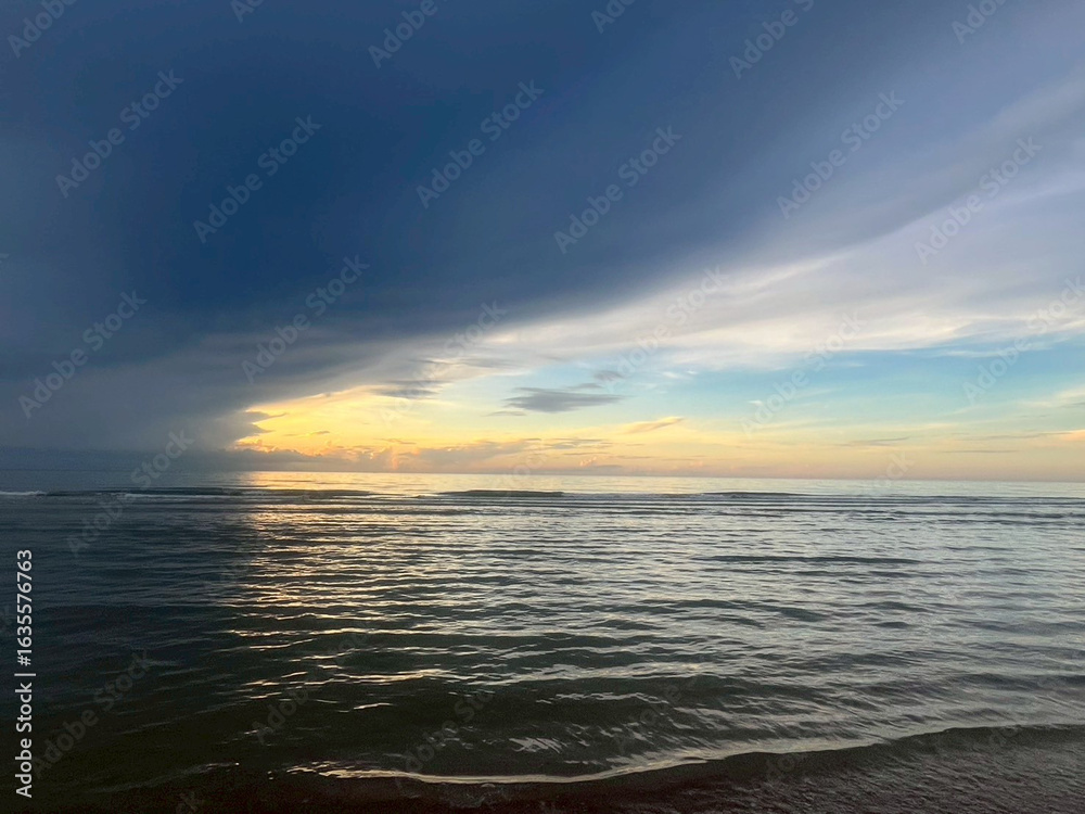 Obraz premium sunset over the sea