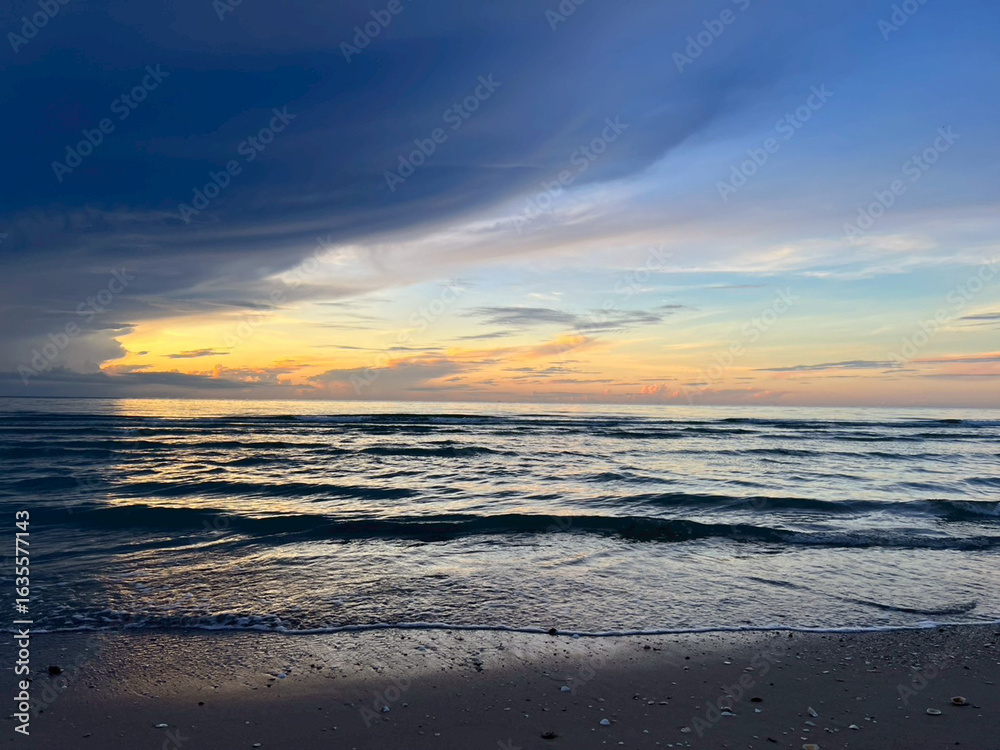 Obraz premium sunset at the beach