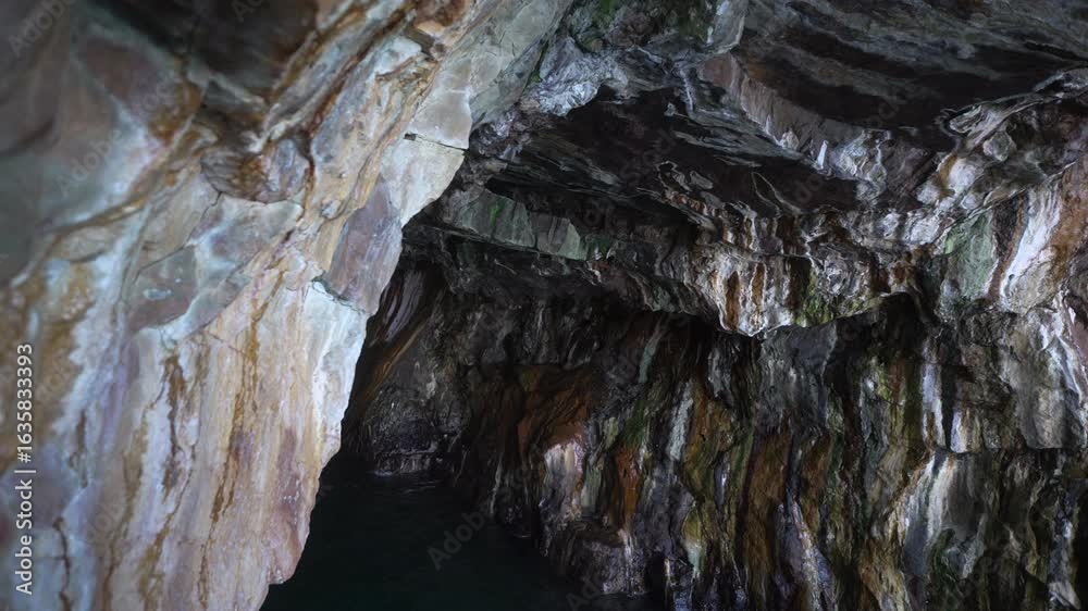 「三段壁洞窟」和歌山県白浜町 Scenic Sandanbeki Cave on the Coast of Shirahama, Wakayama