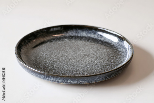 black empty plate