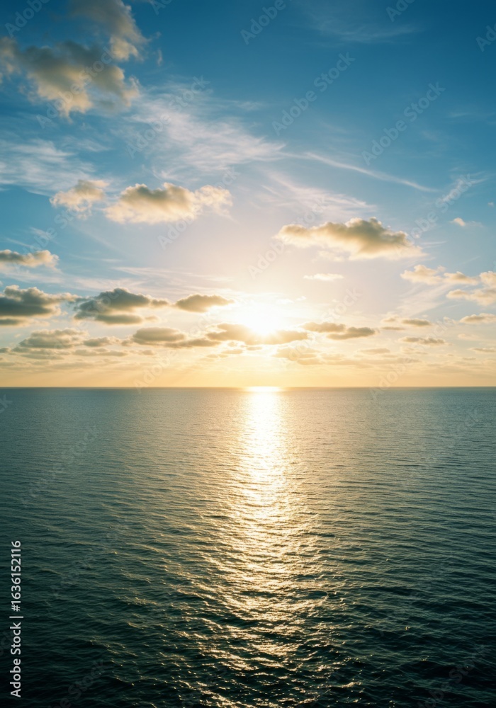 Obraz premium Serene Ocean Sunset with Golden Light