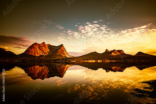 Abendrot an den Ofoten in Norwegen