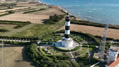 Vue aérienne du phare de Chassiron à à Saint-Denis-d'Oléron.