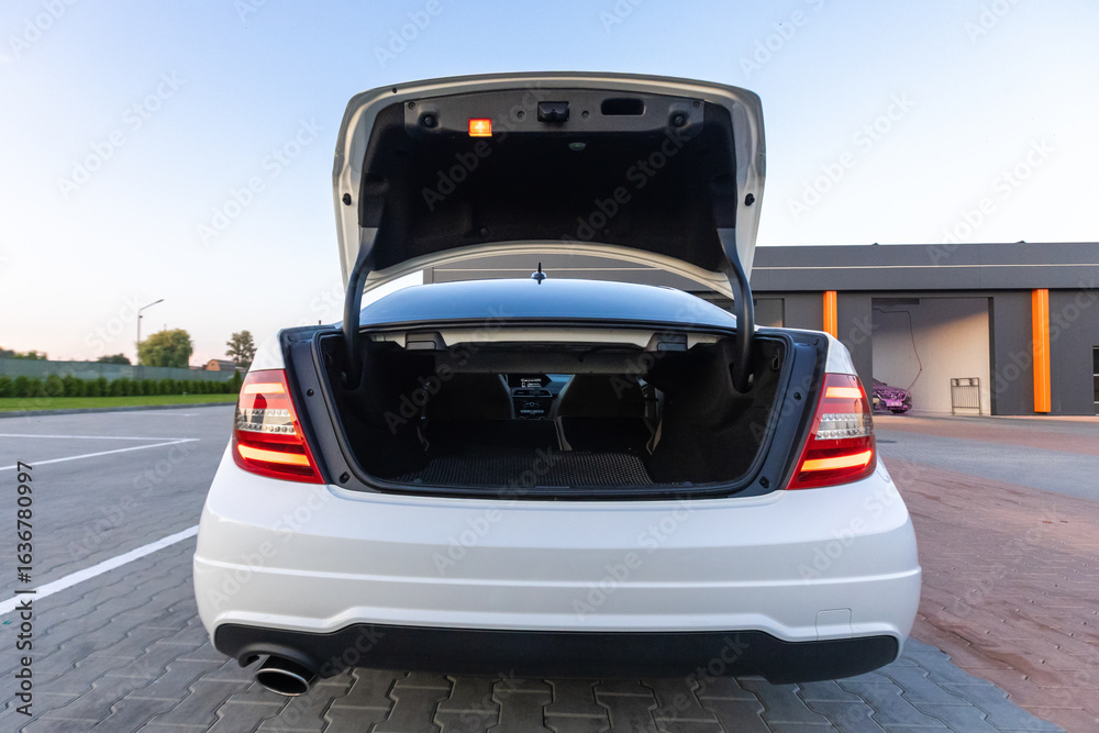 Naklejka premium Open Car Trunk This feature highlights the impressive storage and modern design that enhance your driving experience, blending innovation, style, and convenience for every adventure