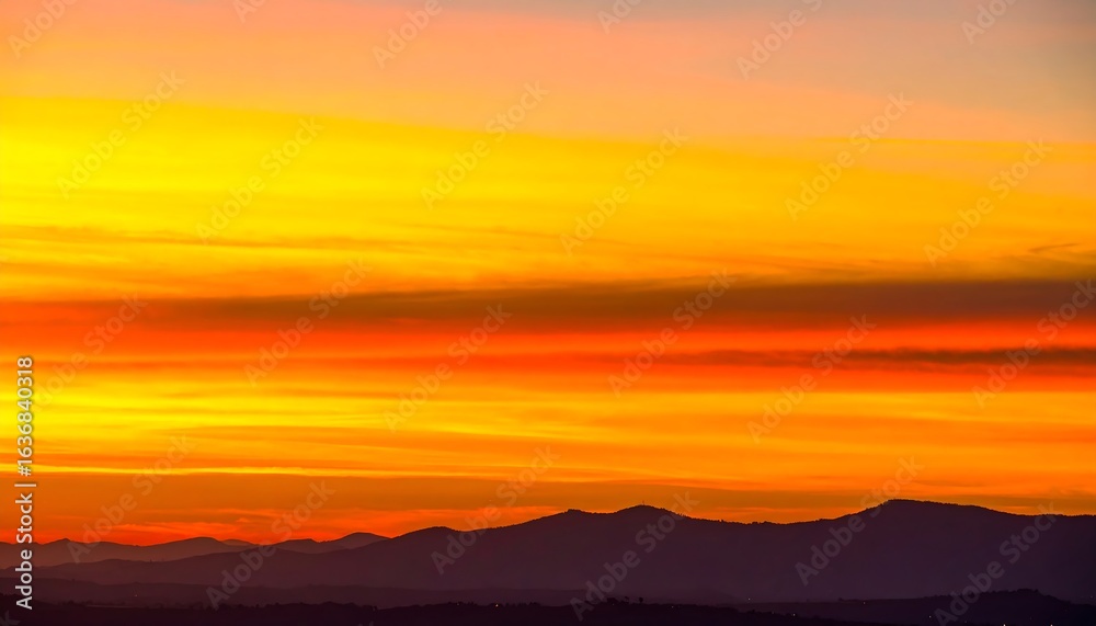 Obraz premium Vivid sunset over hazy mountains