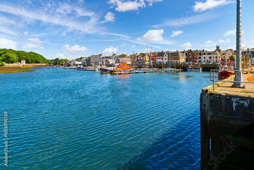 Fotografía The seaside fishing village and harbor of Stornoway, Scotland, the capital of Lewis and Harris island and part of the Outer Hebrides