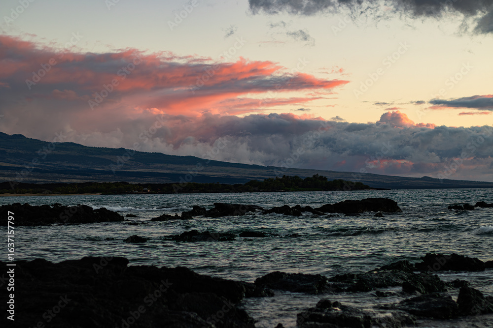 Fototapeta premium Sneaky Beaky Clouds