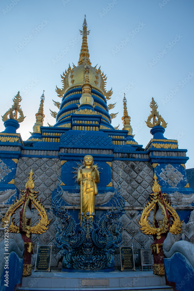 Fototapeta premium Rong Suea Ten Temple, BLUE temple Chiang Rai