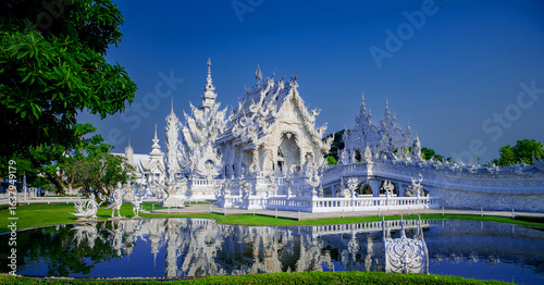 Tableau sur toile Wat Rong Khun White Temple in Chiang Rai, Thailand travel, concept landmark of t