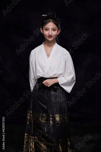 Fotografie An Eastern girl dressed in Ming Dynasty Hanfu