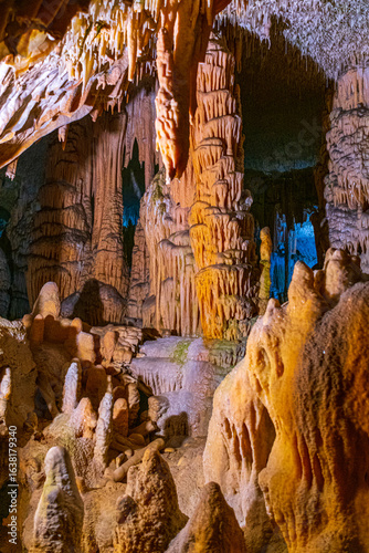 Magisches Höhlensystem in Postojna