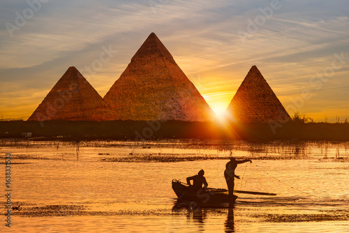 Fotografía Giza pyramid Complex by the Nile at amazing sunset - Fishermen casting their fis