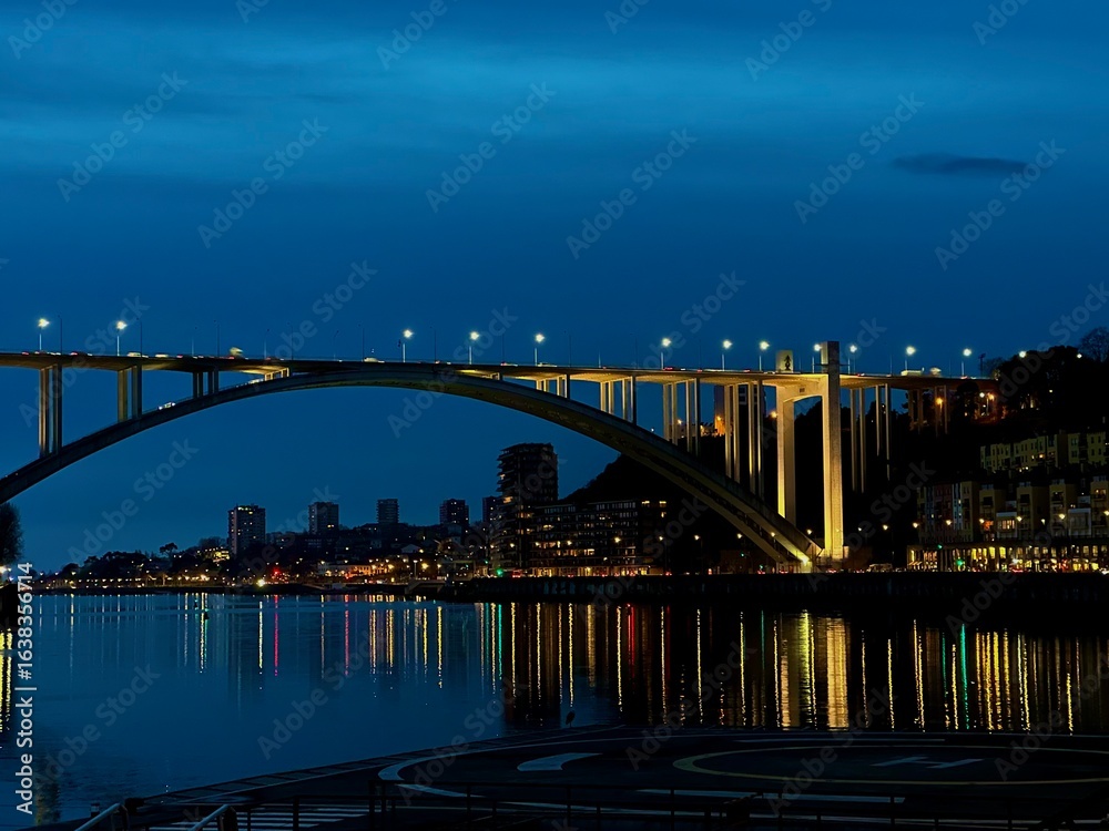 Naklejka premium View from Douro river in Porto at night 