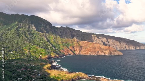 magnifique timelaps stabilisé pris en drone d'un couché de soleil de l'ile de UA HUKA aux marquises en polynésie francaise