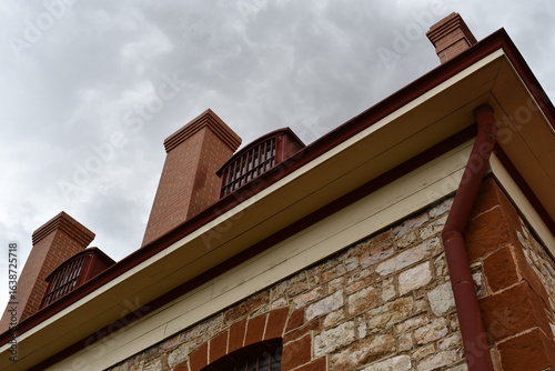 Tableau sur toile Menacing old stone building against gray sky.