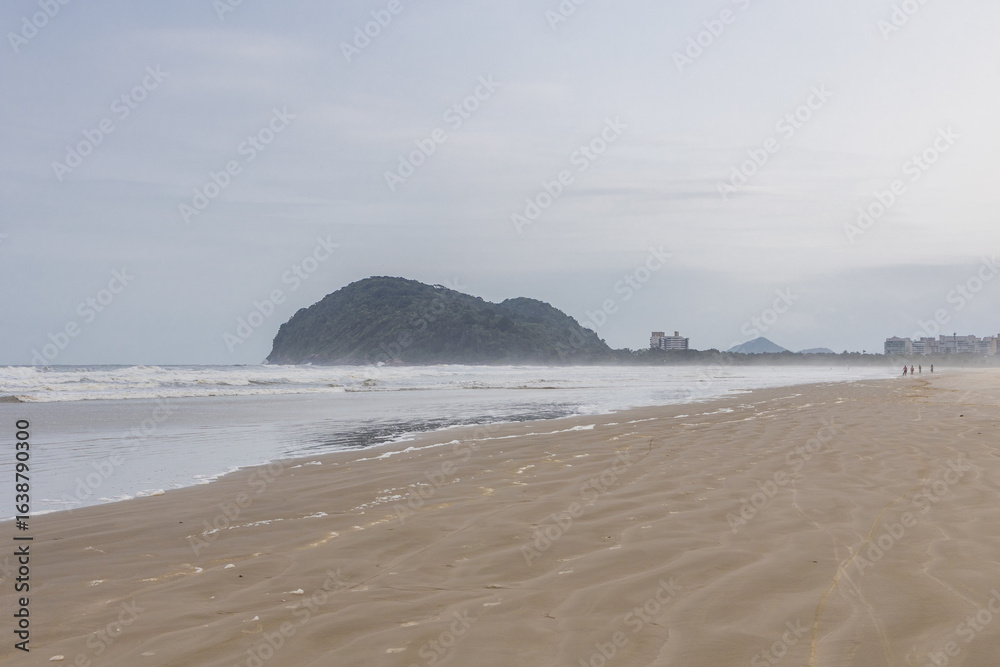 Fototapeta premium paradisiac beach in Bertioga São Paulo, with cloudy sky a beautiful and calm place.