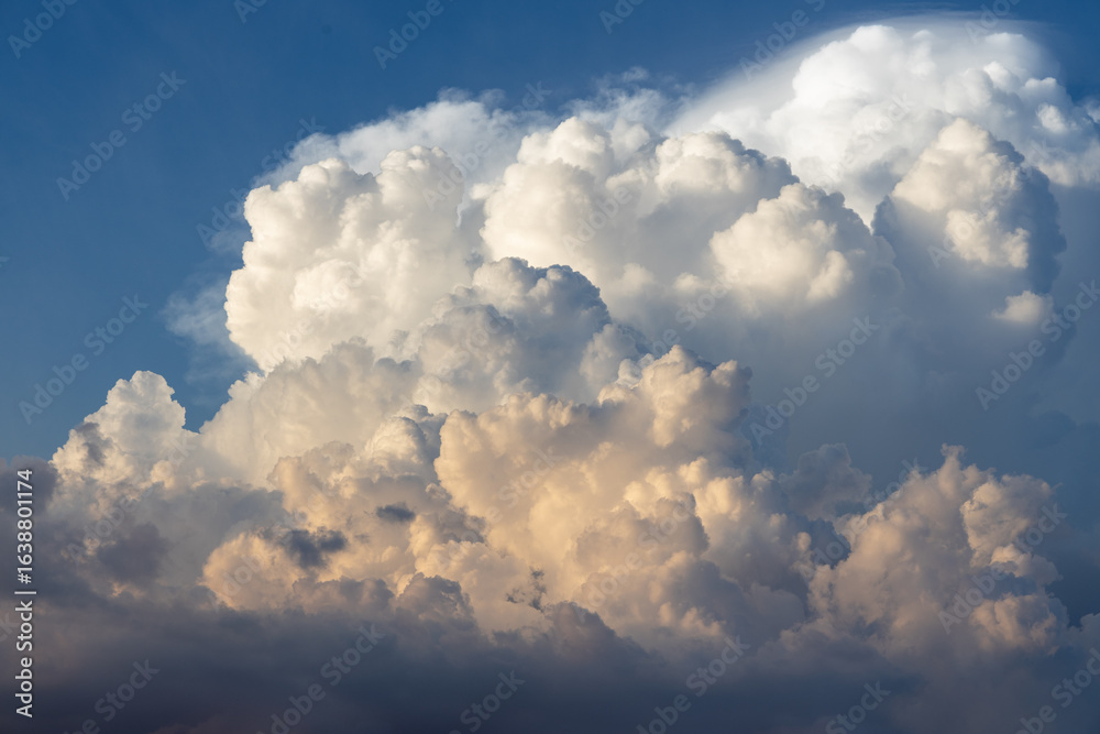 Obraz premium blue day with sky with dramatic cloud formation 