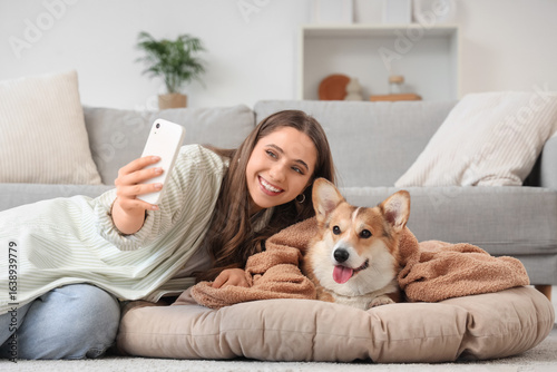 Young woman and Corgi dog w...