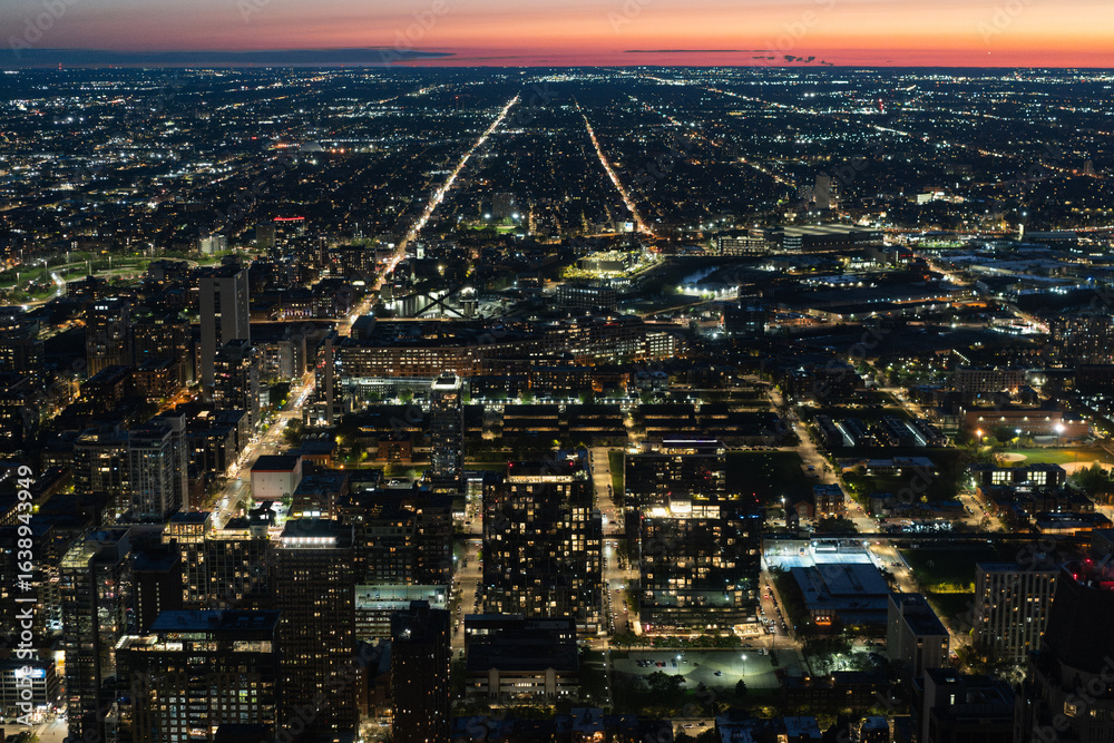 Obraz premium Night aerial view of Chicago from observation deck