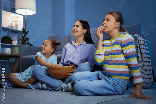 Happy mother with popcorn a...