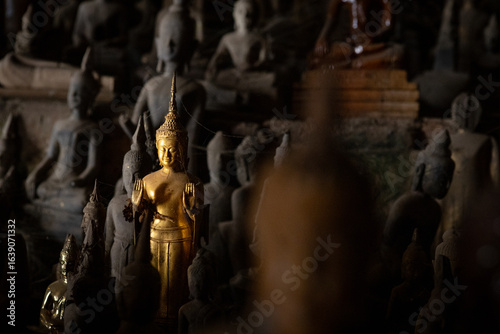 Photography Golden Buddha, Pak Ou Caves, Loas.