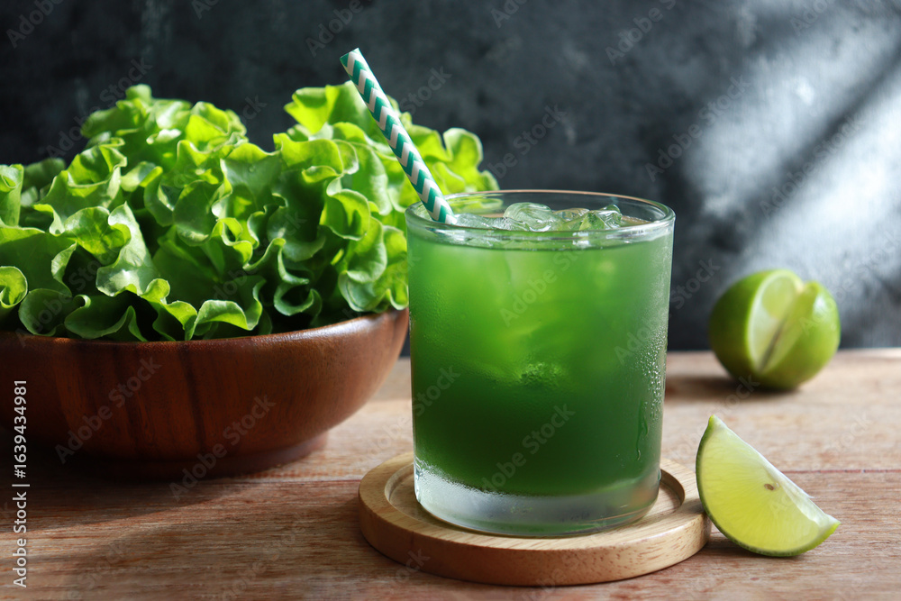 Fototapeta premium Green vegetable juice glass with fresh veggie. Healthy drinking, detox and antioxidants concept.