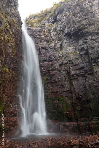 Majestätischer Wasserfall im Nationalpark Fulufjället Schweden