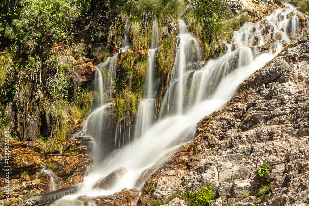 Obraz premium Cachoeira na cidade Cavalcante, Estado de Goiás, Brasil, região da chapada dos veadeiros