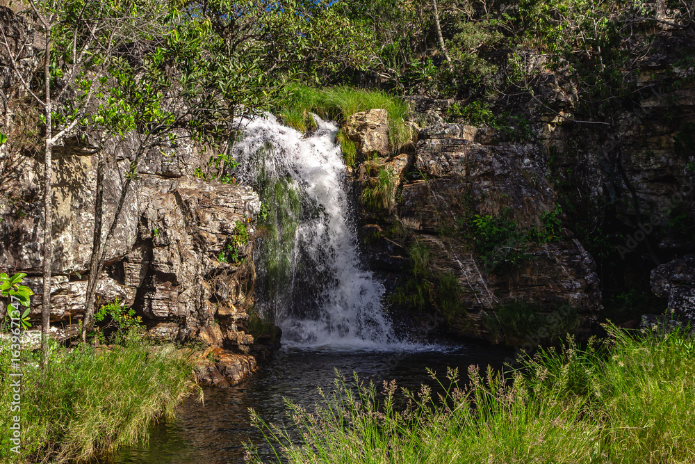 Obraz premium Cachoeira na cidade Cavalcante, Estado de Goiás, Brasil, região da chapada dos veadeiros