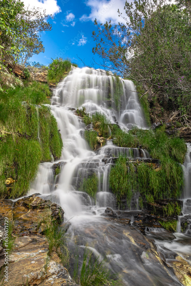 Obraz premium Cachoeira na cidade Cavalcante, Estado de Goiás, Brasil, região da chapada dos veadeiros