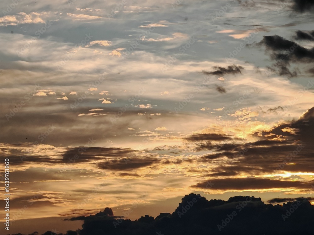 Obraz premium sunset in the city