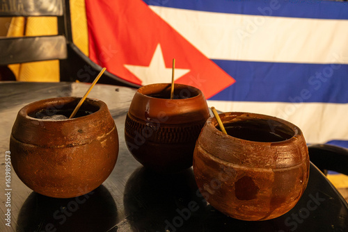 Tres cancháncharas, cóctel típico de Trinidad, Cuba