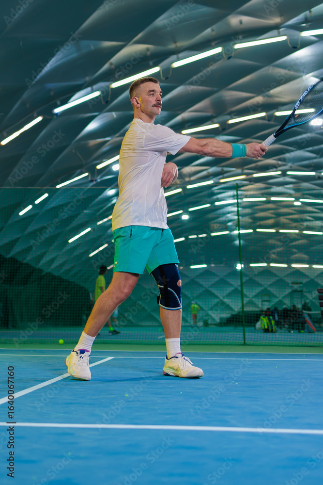 Obraz premium Man playing tennis on a court