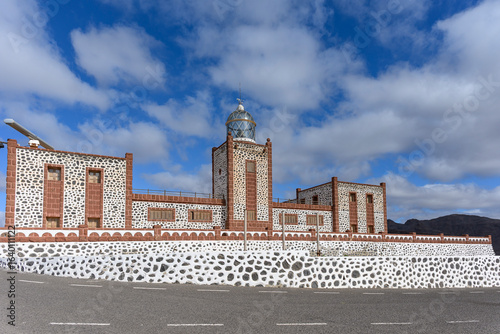 Schöner Leuchtturm Faro de la Entallada auf Fuerteventura an der Ostküste