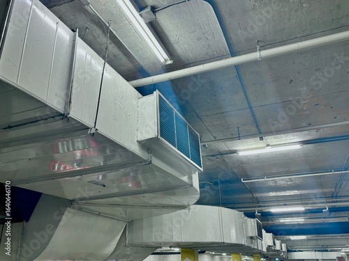 Cuadro en lienzo Industrial duct system with ventilation plenum and air grille for factory airflow distribution, ensuring efficient air circulation in manufacturing and warehouse facilities