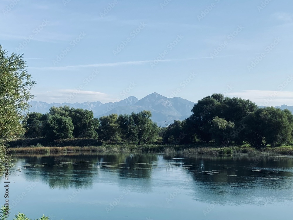 Fototapeta premium lake and mountains