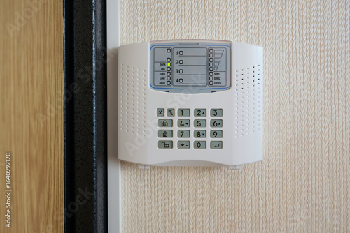 Foto Close-up a security alarm control panel for an apartment or house next to an open door