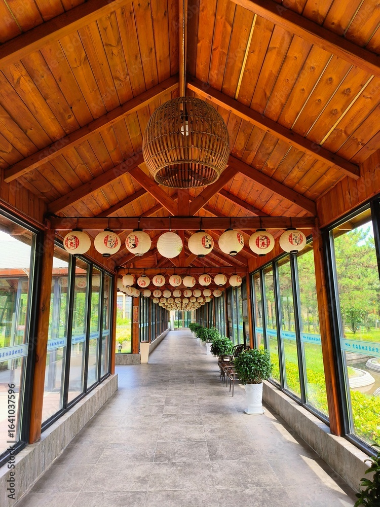 An Elegant Antique-Style Corridor in a Hot Spring Retreat An Elegant Antique-Style Corridor in a Hot Spring Retreat