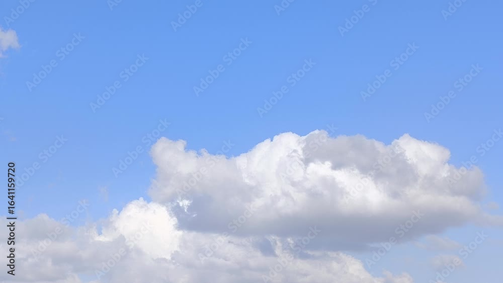 Recording of the sky of very small and very white clouds Recording of the sky of very small and very white clouds