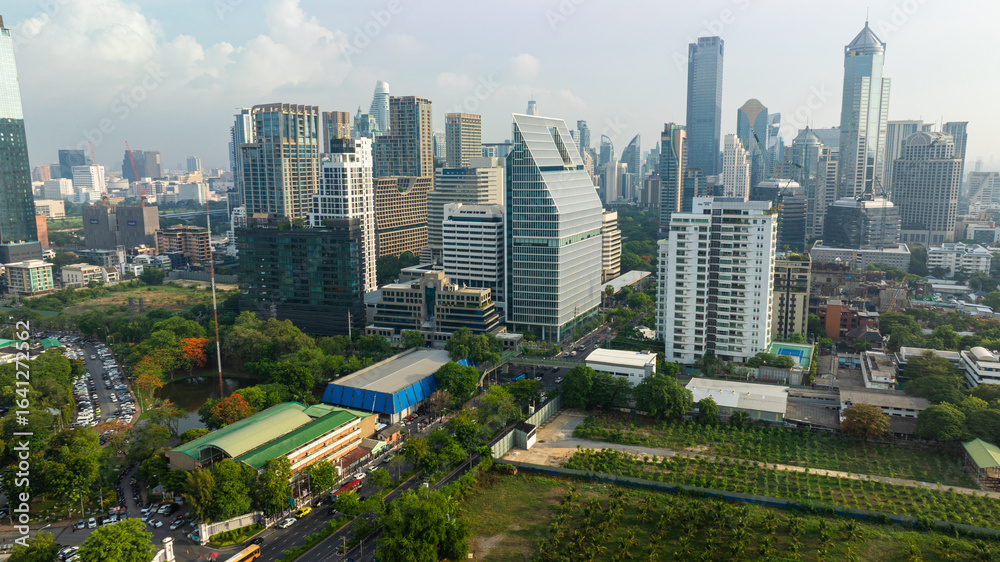 Obraz premium Aerial view modern office city building green tree park Lumpini public park downtown