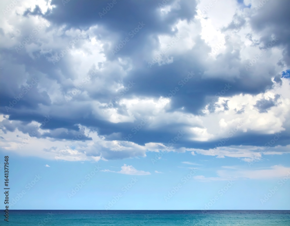 Fototapeta premium Cloudy sky meeting the ocean