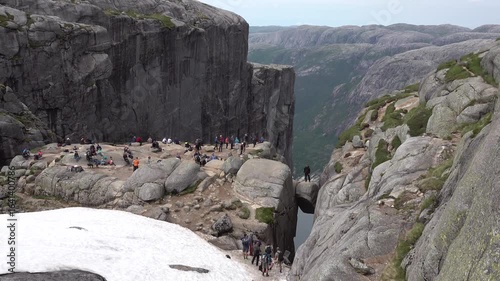 Suspended in Nature: Kjeragbolten