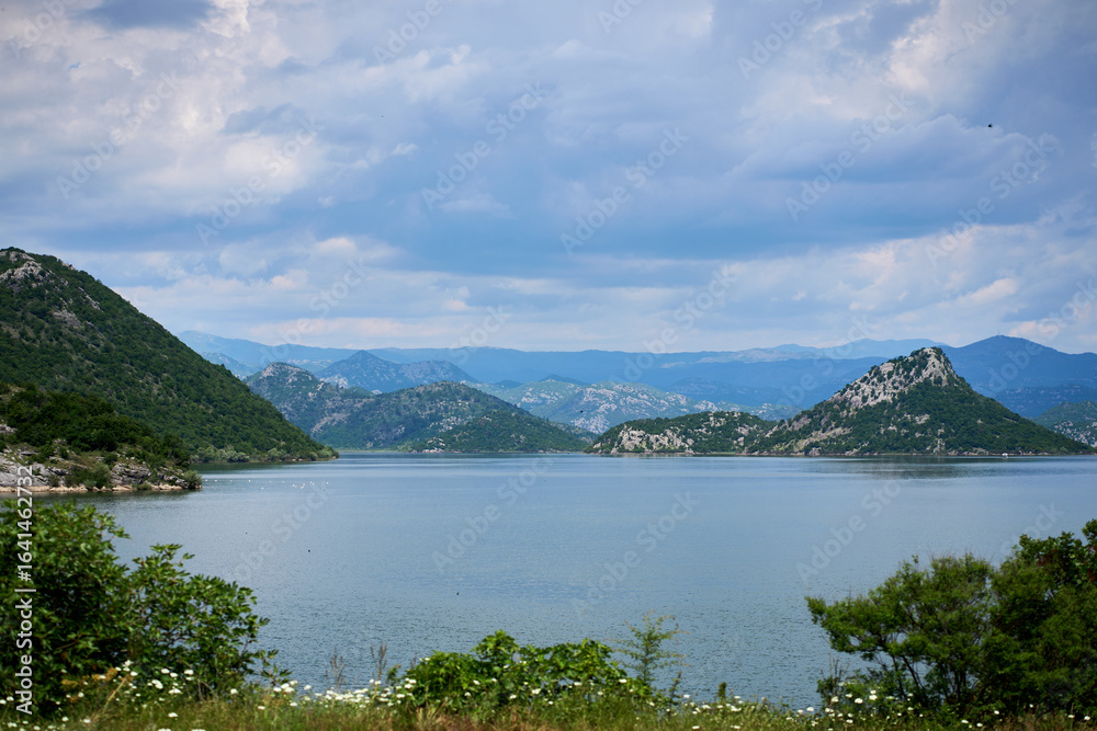 Naklejka premium lake and mountains