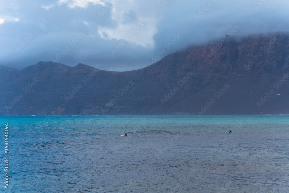 Obraz premium “Natural rugged beach landscape with powerful ocean waves in Lanzarote”