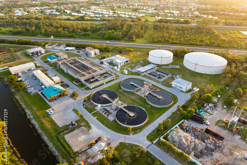 Tableau sur toile Sewage treatment plant for waste water purification