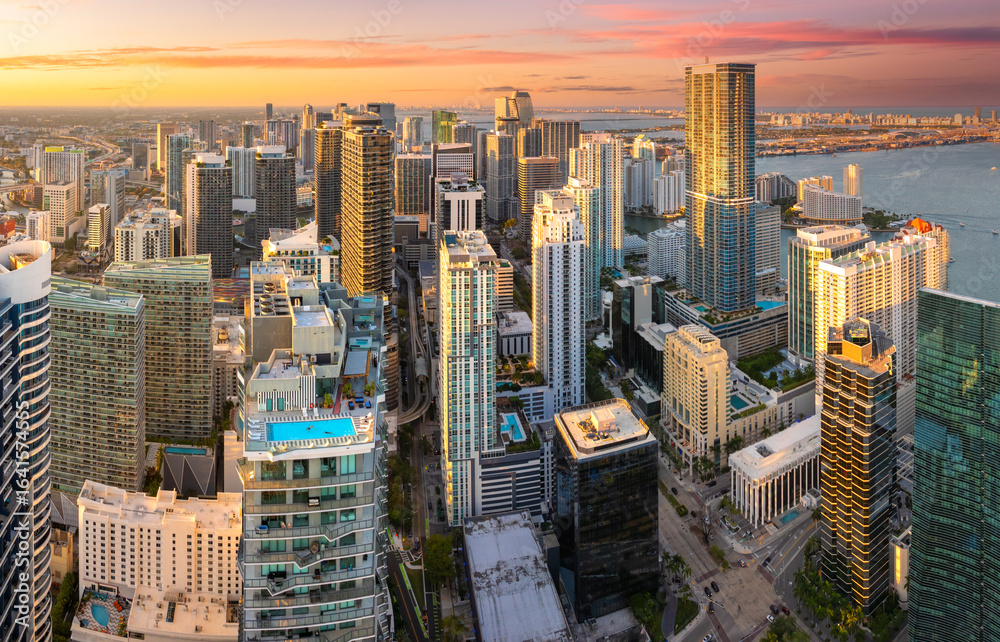 Fototapeta premium Miami, major city in Florida. Skyscraper buildings in downtown district of USA urban area at sunset. American megapolis with business financial district
